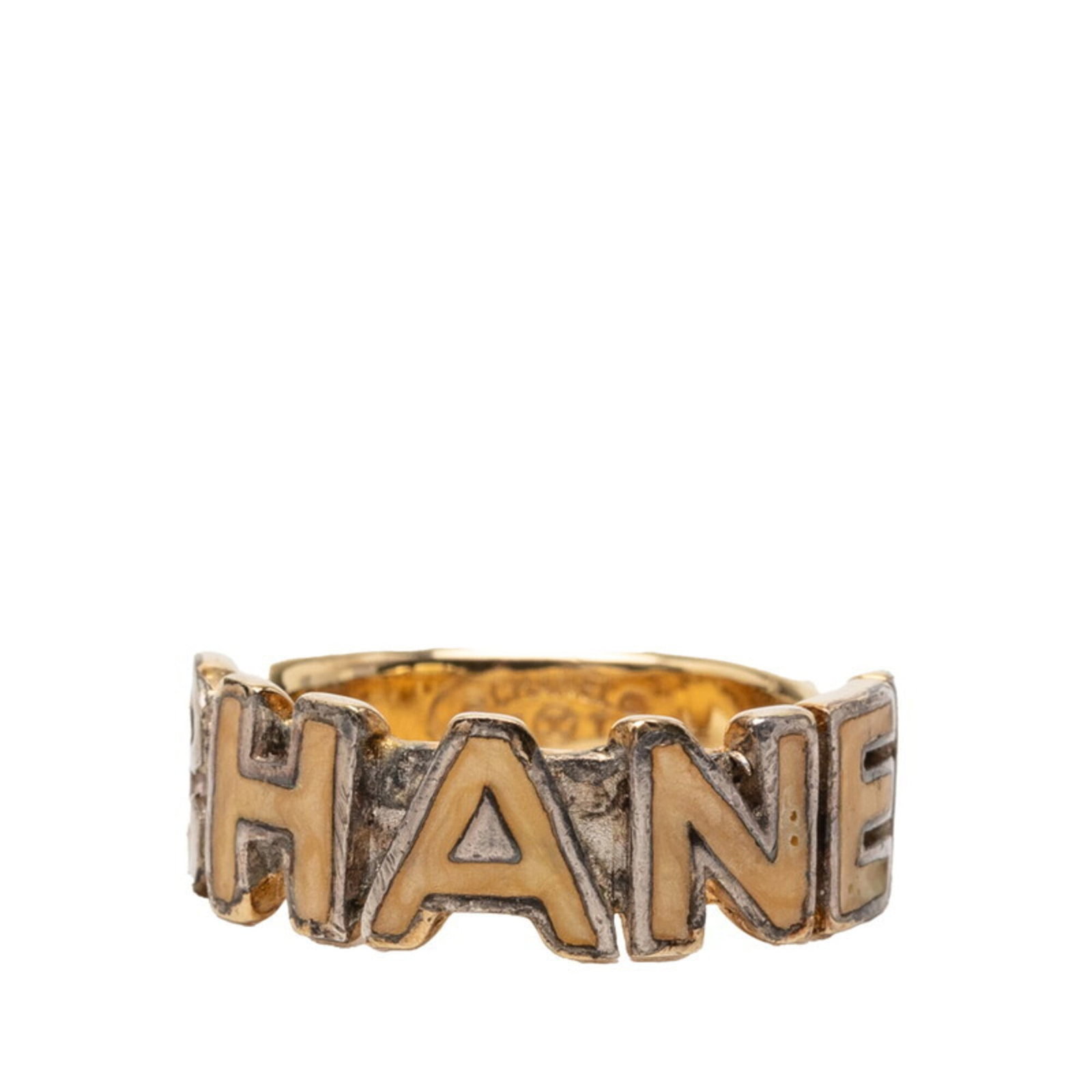 Ring of enamel by band Chanel: Ring of enamel by band Chanel Gold band ring featuring enamel design, available in US size 6. This Chanel piece showcases the brand's signature style with its elegant gold material and vibrant enamel