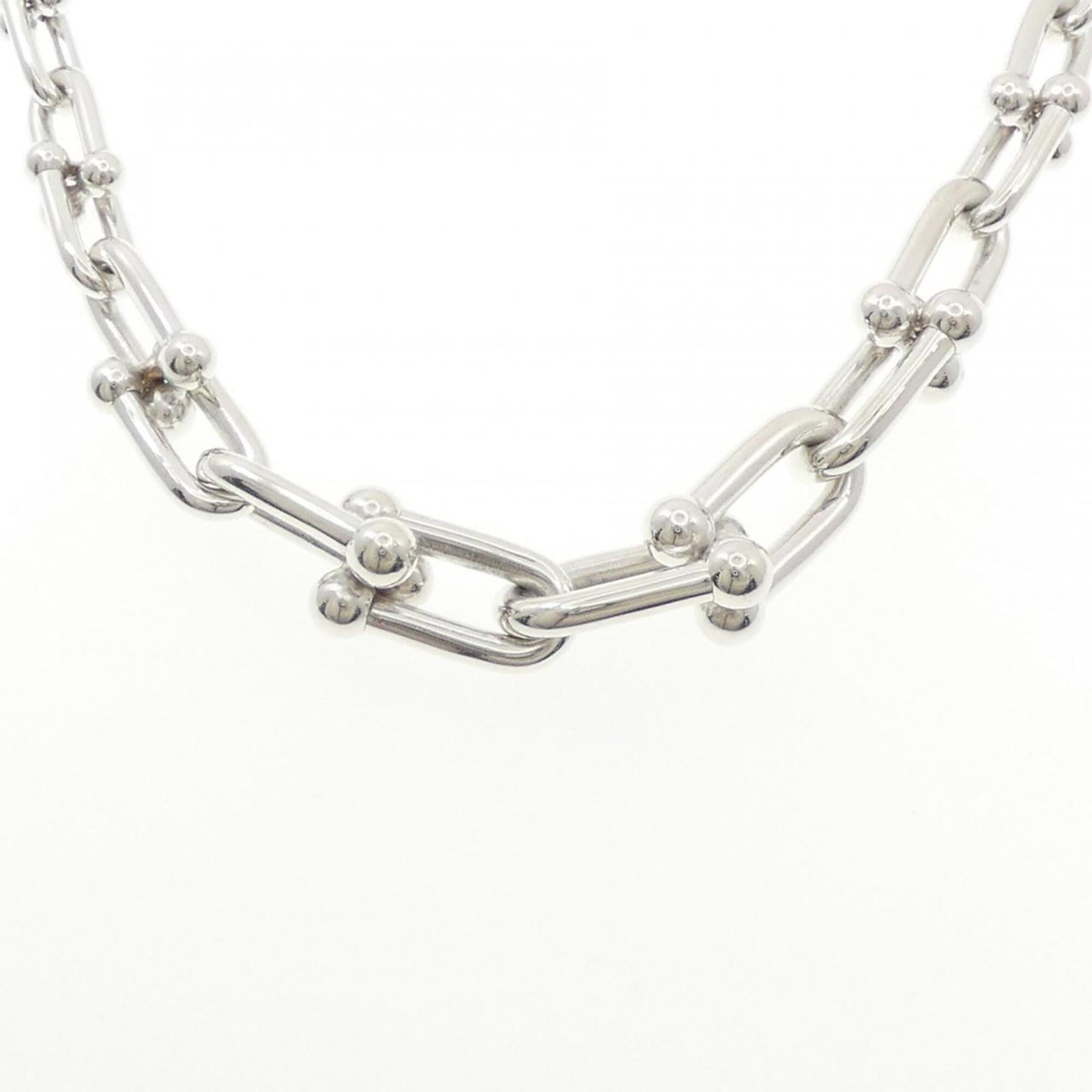 Hardwear Link Graduated Necklace Tiffany: Hardwear Link Graduated Necklace Tiffany Silver 925 chain necklace with a Tiffany MPN, bearing the brand's signature style. The graduated design adds visual interest to this elegant piece, suitable fo