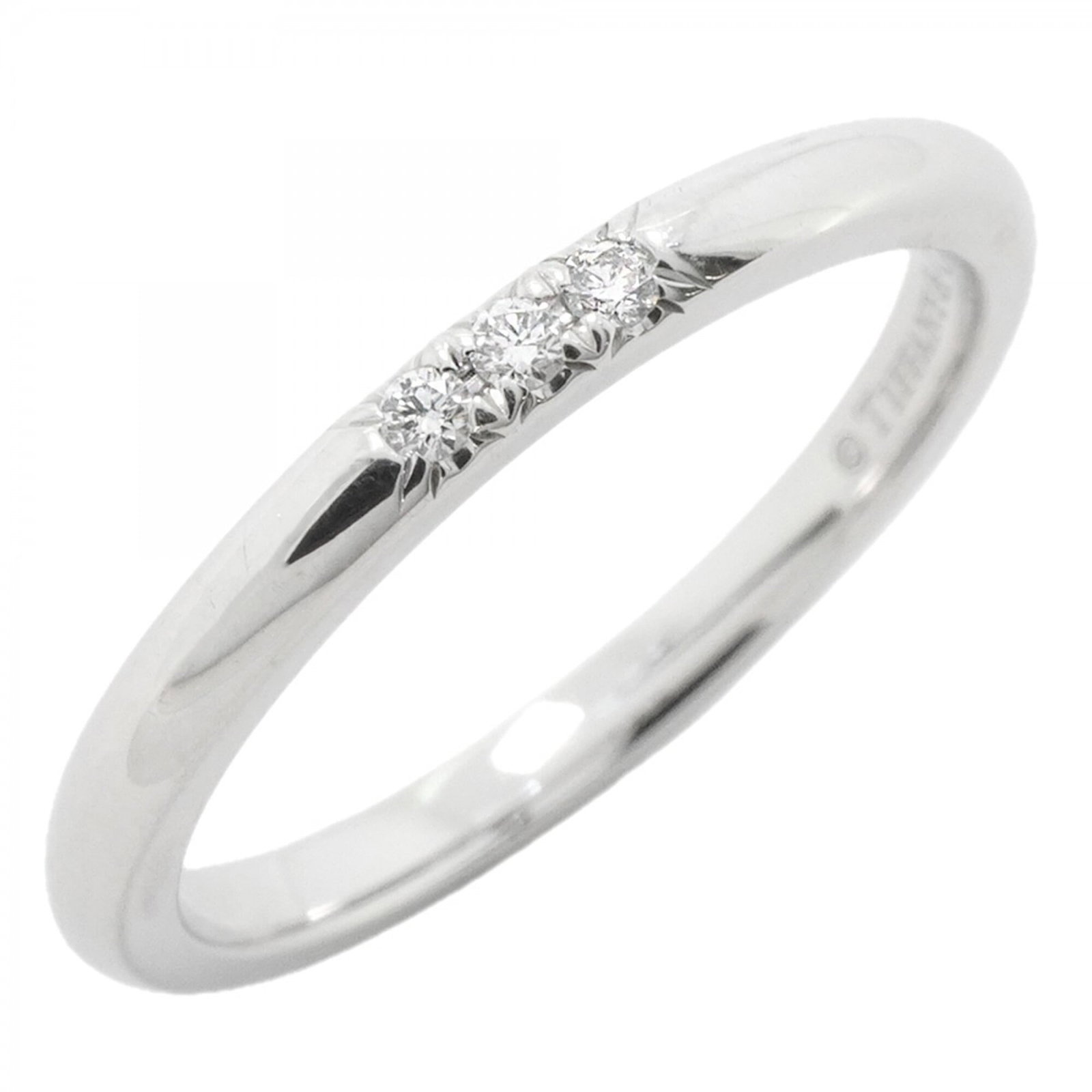 Tiffany Band Ring Platinum 950: Tiffany Band Ring Platinum 950 Platinum 950 band ring from Tiffany, featuring a diamond stone and US size 4.5 design. This elegant band showcases the luxury of platinum 950 metalwork, with a classic s