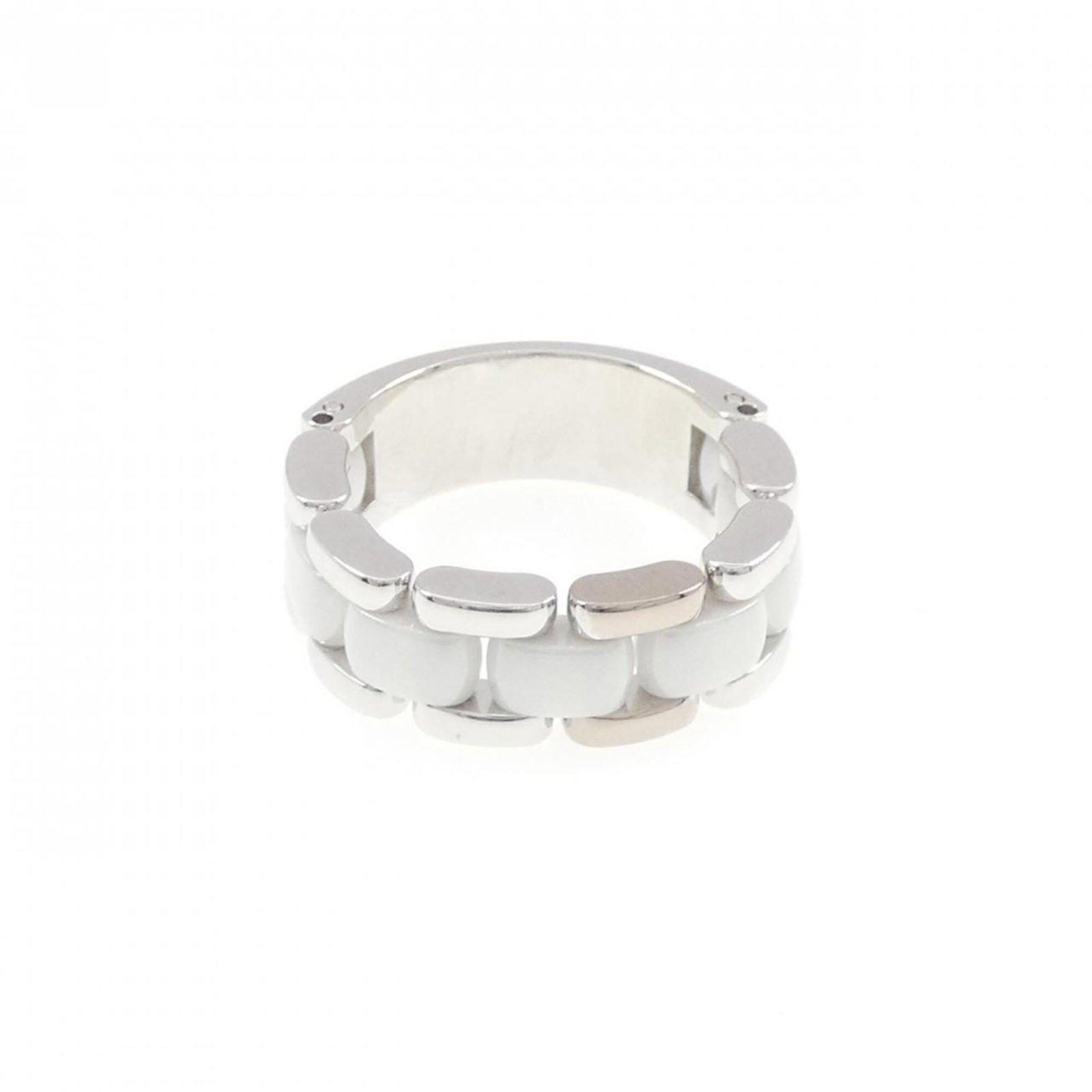 White Gold 18k Ceramic Ring Band Chanel: White Gold 18k Ceramic Ring Band Chanel White gold (18K) and ceramic come together in this sleek band ring from Chanel, available in US size 6.5. The ceramic material provides a durable and modern tou
