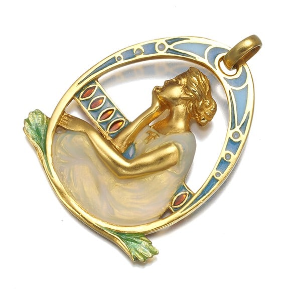 Masriera Pendant Female Figure Textured 18K 750 Yellow Gold/ Enamel: Masriera Pendant Female Figure Textured 18K 750 Yellow Gold/ Enamel 18K yellow gold pendant features a textured female figure design, showcasing intricate details in enamel work. The pendant measures