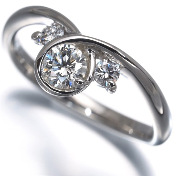 Diamond 0.323Ct/ 0.13Ct Ring 900 Platinum: Diamond 0.323Ct/ 0.13Ct Ring 900 Platinum 900 Platinum Diamond Ring features a stunning diamond centre stone weighing 0.323ct, surrounded by two smaller side stones totaling 0.13ct. The ring's