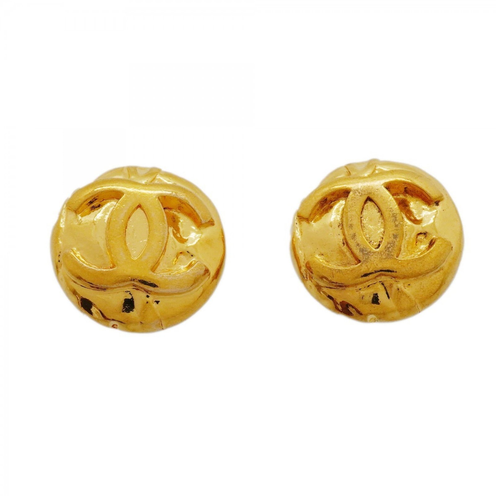 Chanel Clip Earrings Gold Plating: Chanel Clip Earrings Gold Plating Gold-plated clip earrings from Chanel, featuring a sleek and sophisticated design. Made with gold plating, these earrings boast a luxurious touch. Measuring 19.90mm