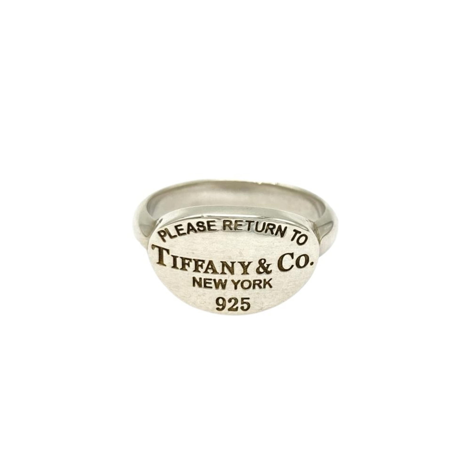Silver band ring Tiffany 925: Silver band ring Tiffany 925 Silver band ring from Tiffany Type, made from high-quality silver material (925), with a sleek and modern design. This elegant accessory comes in a beautiful silver color 