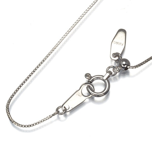 Chain Necklace Box 45cm 18k White Gold: Chain Necklace Box 45cm 18k White Gold 18k white gold chain necklace box measures 45cm in length, featuring an adjustable design with an extender for a secure fit. The necklace boasts a sleek chain