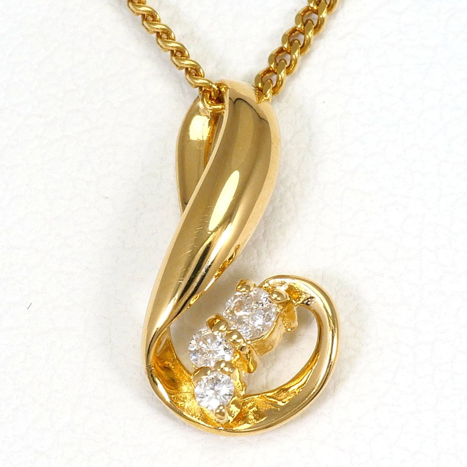18K (18-Karat) Yellow Gold Necklace With 0.06Ct Diamond Total Weight 2.8G 40Cm Length Jewelry: 18K (18-Karat) Yellow Gold Necklace With 0.06Ct Diamond Total Weight 2.8G 40Cm Length Jewelry 18K yellow gold necklace with a total weight of 0.06 carats from a high-quality diamond, boasting a length