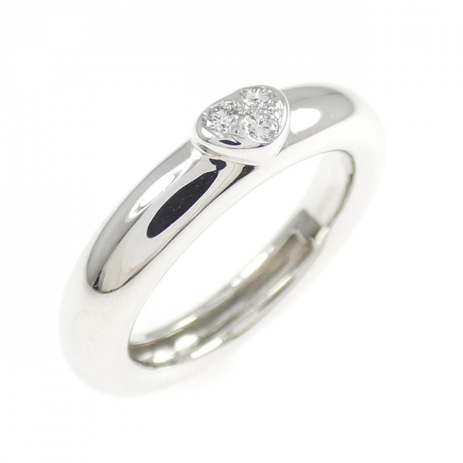 Tiffany Band Ring White Gold (18K): Tiffany Band Ring White Gold (18K) Tiffany's iconic band ring in white gold, featuring a diamond stone. This elegant design boasts a US size 4 fit and a slender width of 3.6mm, making it a versatile