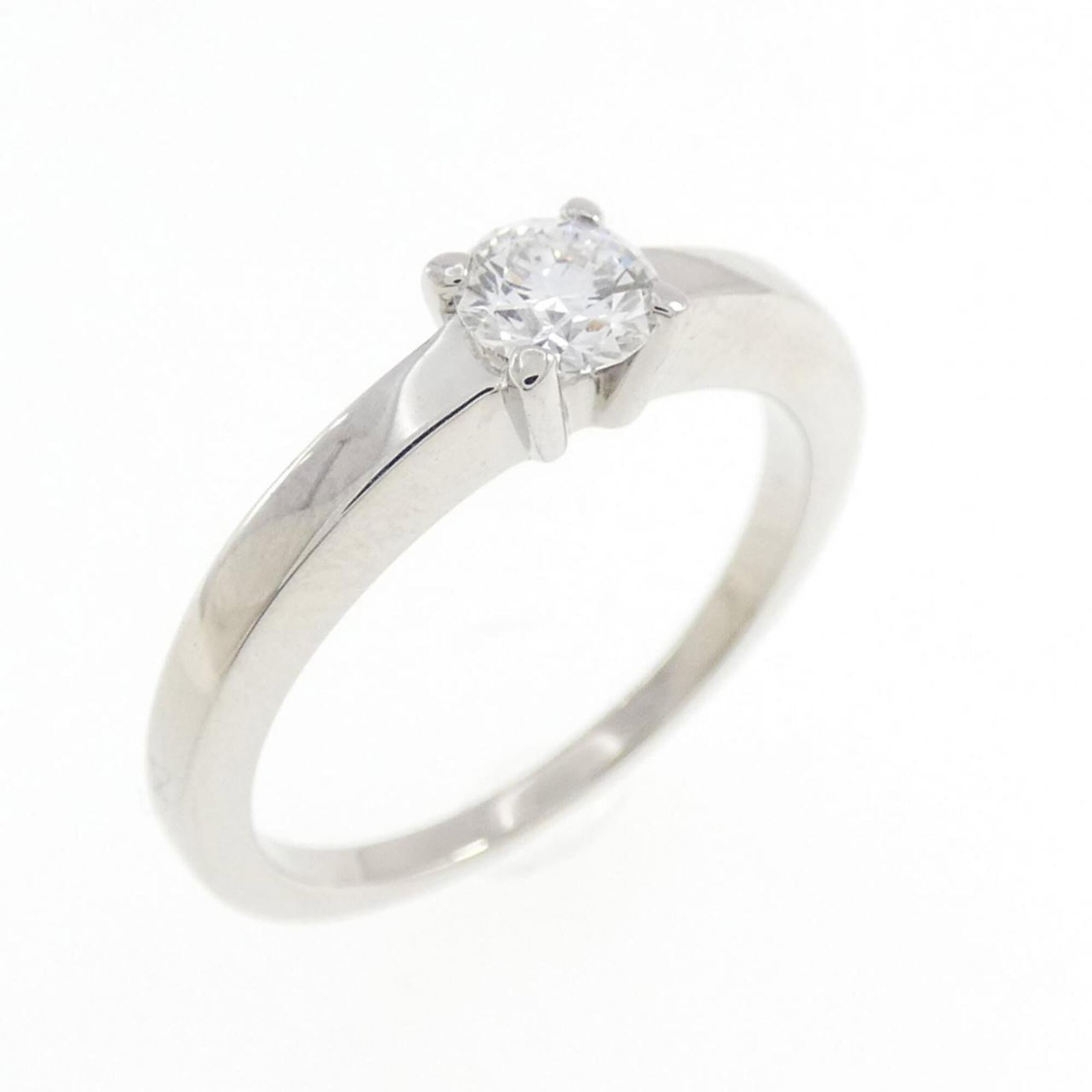 Cartier Band Ring Platinum 950: Cartier Band Ring Platinum 950 Cartier Band Ring Platinum 950 features a sleek design, made from high-quality platinum 950. This women's band ring boasts a classic style with a US size 5 fit, suitable