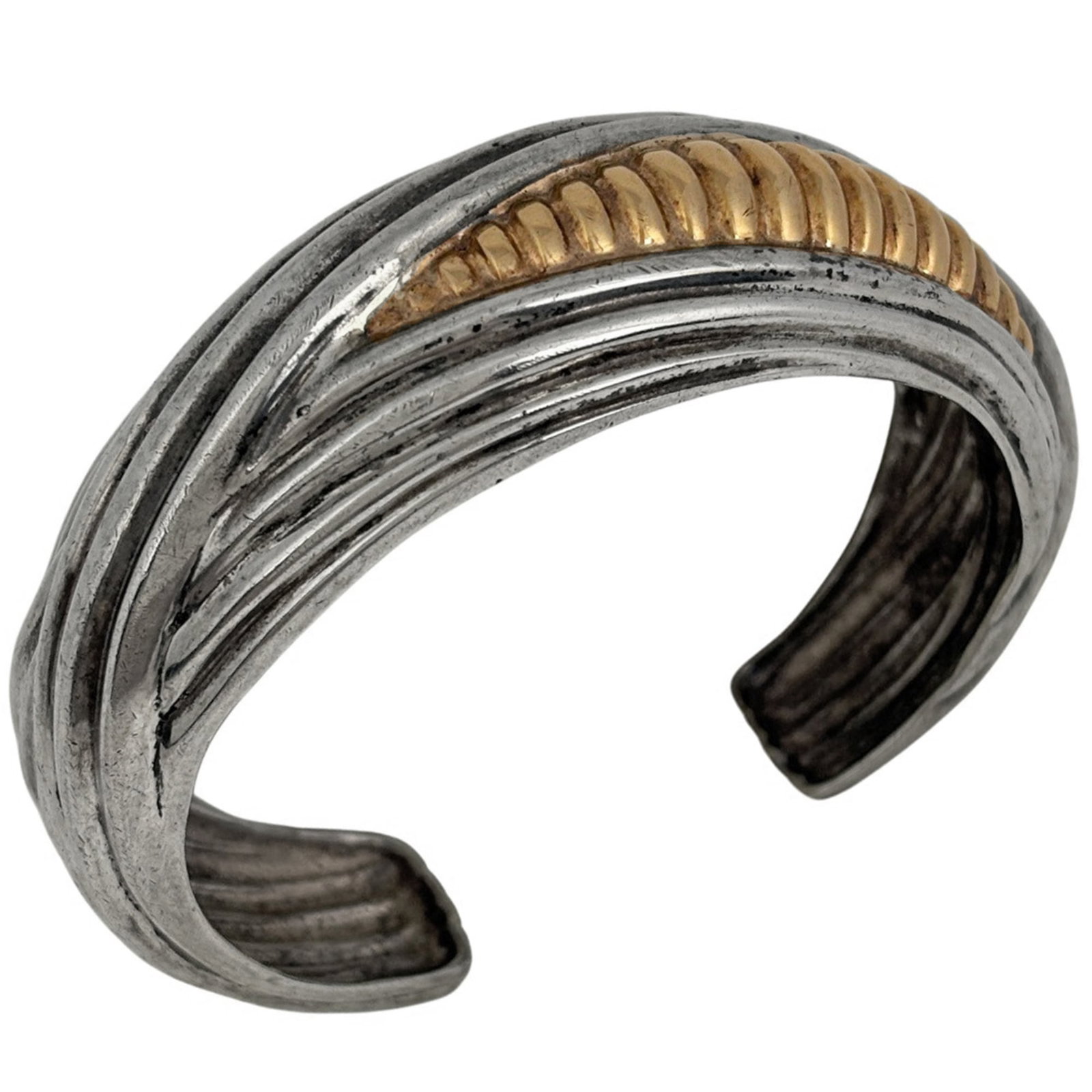 Tiffany Bangle Sterling Silver: Tiffany Bangle Sterling Silver Sterling silver bangle from Tiffany, featuring a sleek and modern design. The bangle measures 16cm in width, making it a statement piece for any outfit. Its classic styl