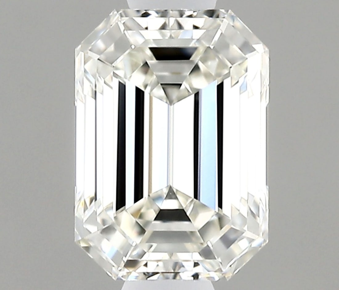 IGI Emerald 0.82ct H VVS1 - Loose Natural Diamond: IGI Emerald 0.82ct H VVS1 - Loose Natural Diamond 0.82ct IGI Emerald Cut Diamond with Exceptional Clarity and Polish. This VVS1-certified diamond boasts excellent symmetry and a high level of polish, 