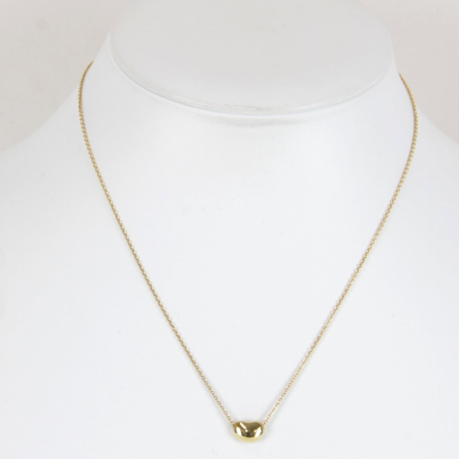 Au750 Bean Necklace By Elsa Peretti 18k For 3.6g: Au750 Bean Necklace By Elsa Peretti 18k For 3.6g Au750 Bean Necklace by Elsa Peretti, an iconic design from Tiffany's renowned line, boasts 18k gold construction with a sleek 5mm x 8mm pendant. The