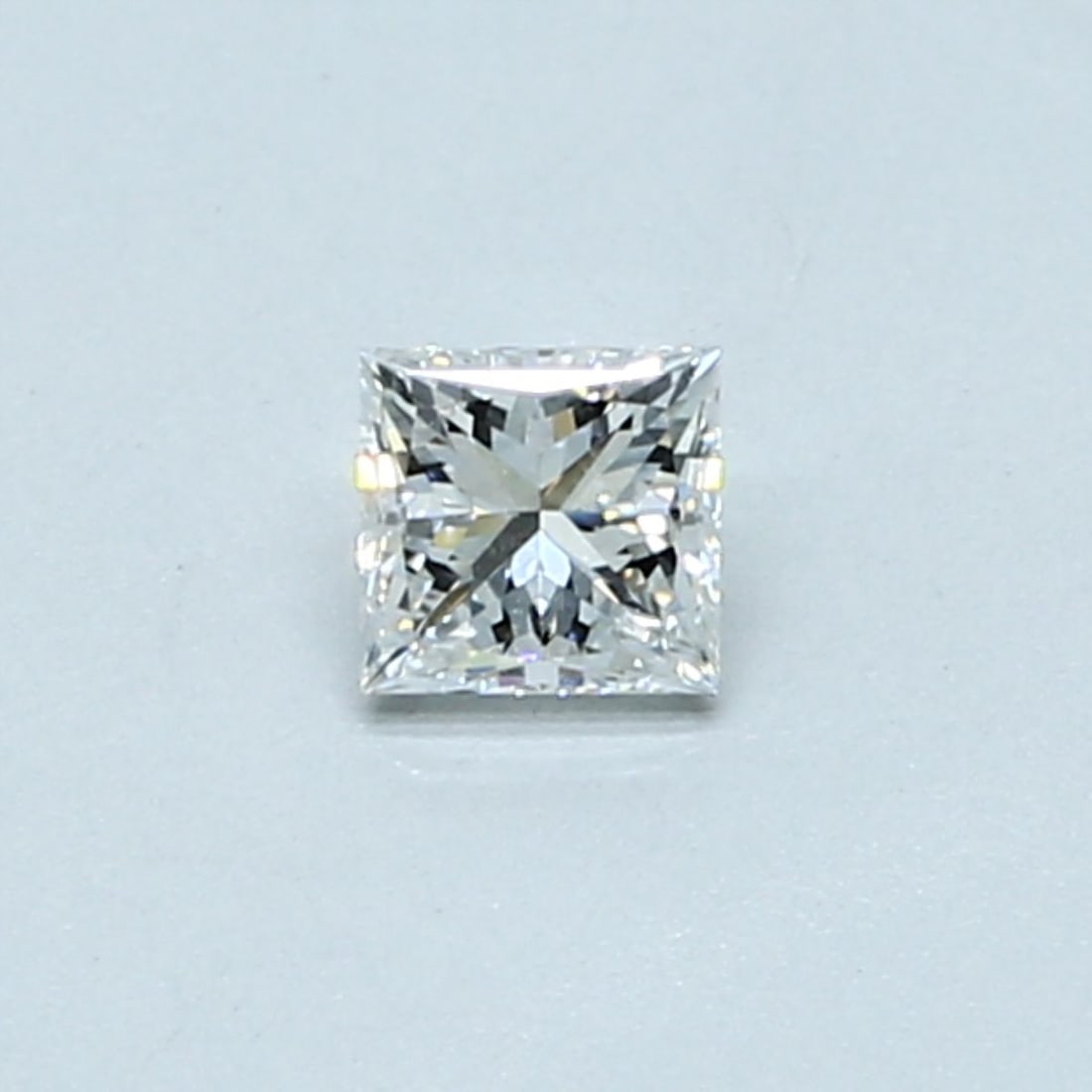 GIA Princess 0.23ct D VVS2 - Loose Natural Diamond: GIA Princess 0.23ct D VVS2 - Loose Natural Diamond GIA certified, this loose natural diamond boasts exceptional clarity and color. Measuring 0.23 carats, its VVS2 grade ensures maximum brilliance,