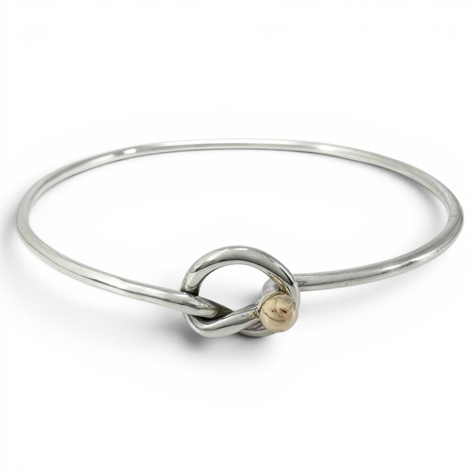 Tiffany Bangle Silver 925: Tiffany Bangle Silver 925 Tiffany Bangle Silver 925 - A classic bangle from the renowned luxury brand, featuring a timeless gold and silver design. Made from high-quality sterling silver (925), this e