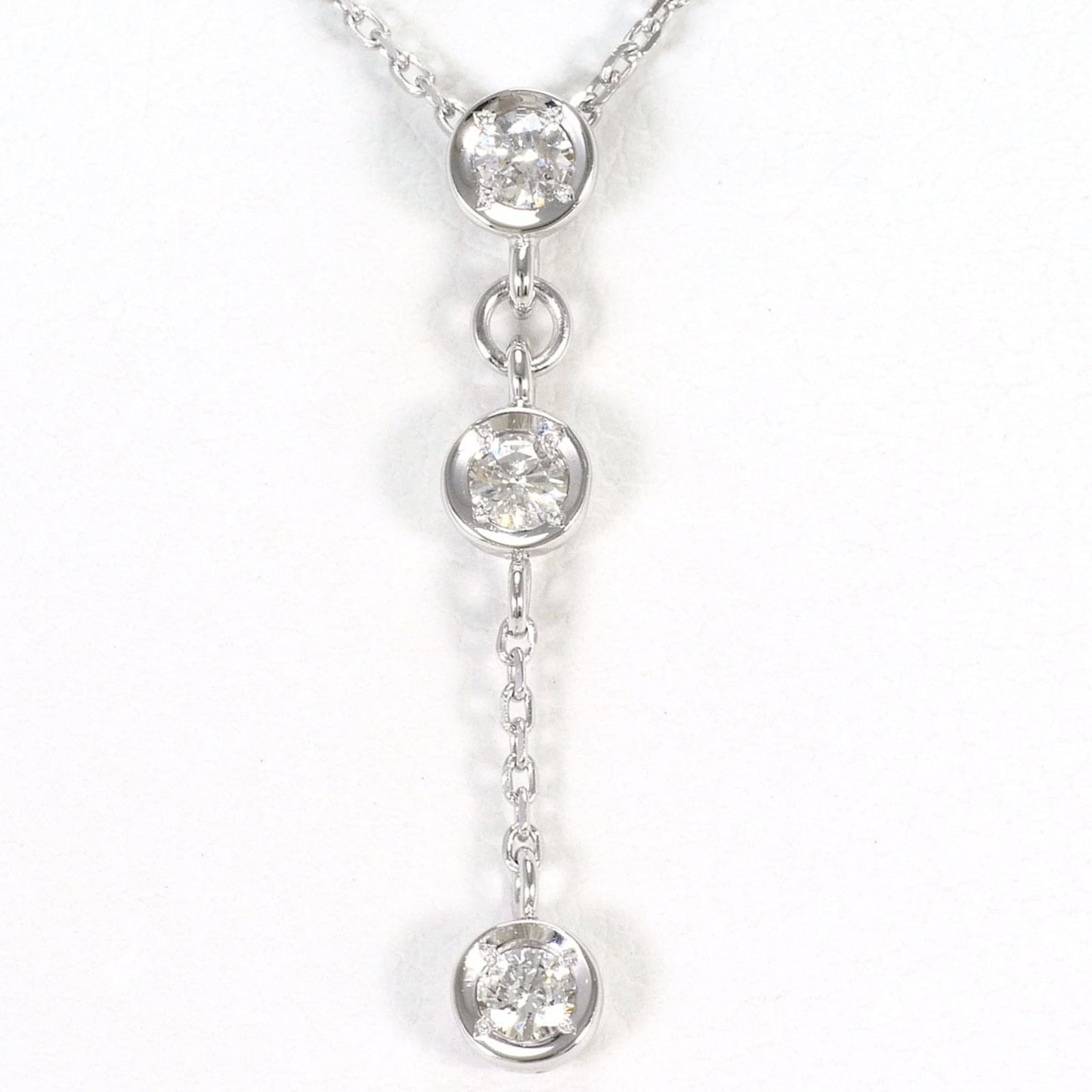 18K (18-Karat White Gold) Necklace With 0.20Ct Diamond Total Weight 2.4G 40Cm Length Jewelry.: 18K (18-Karat White Gold) Necklace With 0.20Ct Diamond Total Weight 2.4G 40Cm Length Jewelry. 18K white gold necklace boasts a total weight of 2.4g, featuring a stunning 0.20ct diamond that adds a tou