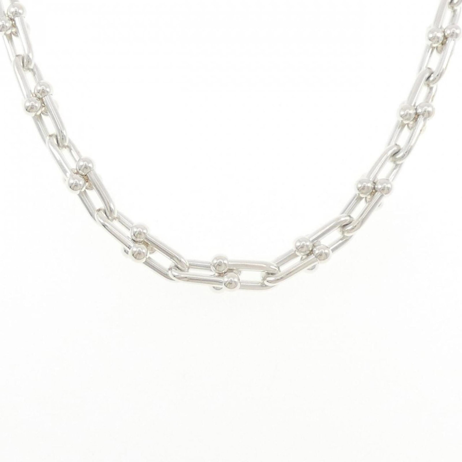 Tiffany Hardwear Small Link Necklace: Tiffany Hardwear Small Link Necklace Silver 925 chain and small link design make for a sleek, modern look. The necklace's 46 cm circumference provides a comfortable fit for most neck sizes. A simple y