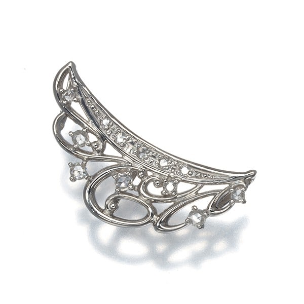 Cut diamond rose rose-cut 0.10ct 900 platinum: Cut diamond rose rose-cut 0.10ct 900 platinum 900 platinum pendant showcases a stunning rose-cut diamond, totaling 0.10ct in weight, set within a sleek design. The rose-cut diamond's unique shape adds