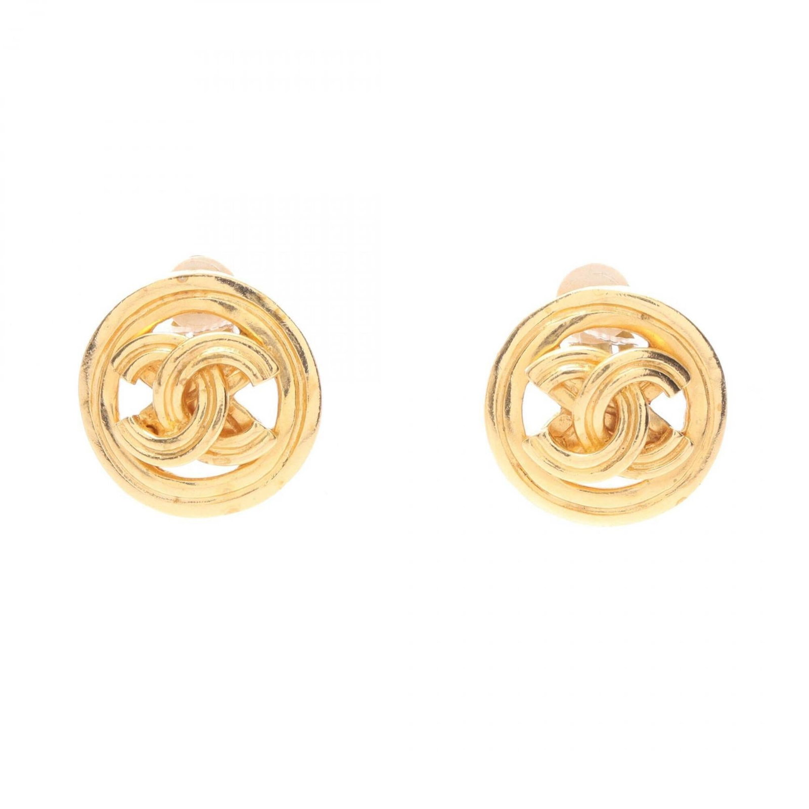 Chanel Clip Earrings Gold Plating: Chanel Clip Earrings Gold Plating Gold plated clip earrings from Chanel, featuring a sleek and modern design. Made with gold plating, these earrings are a stylish addition to any outfit. Measuring 22m