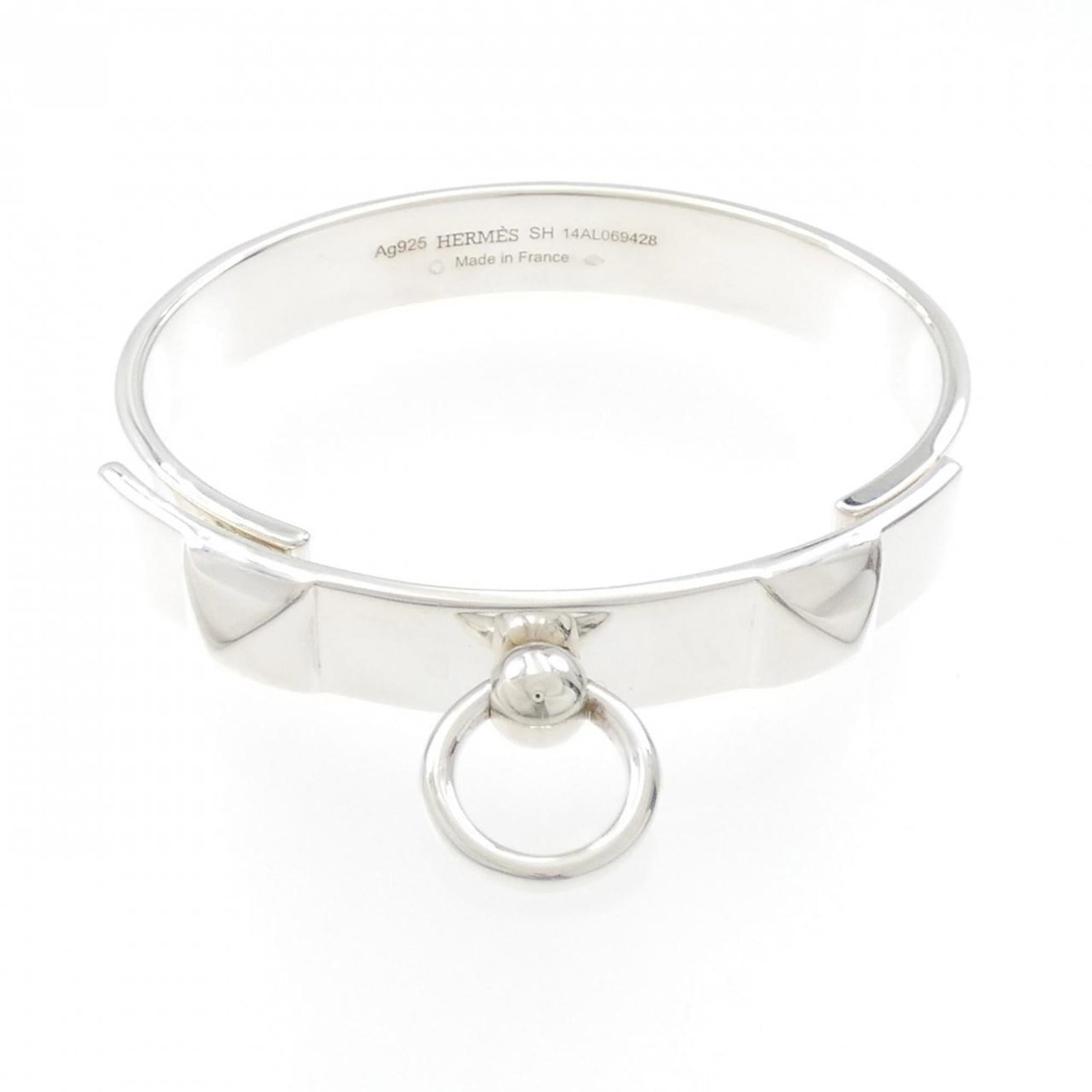 Hermes bangle silver 925: Hermes bangle silver 925 Silver bangle from the iconic Hermes Collier de Chien line, crafted from high-quality 925 silver. Measuring 15.5cm in length and weighing 42.8g, this elegant accessory feature