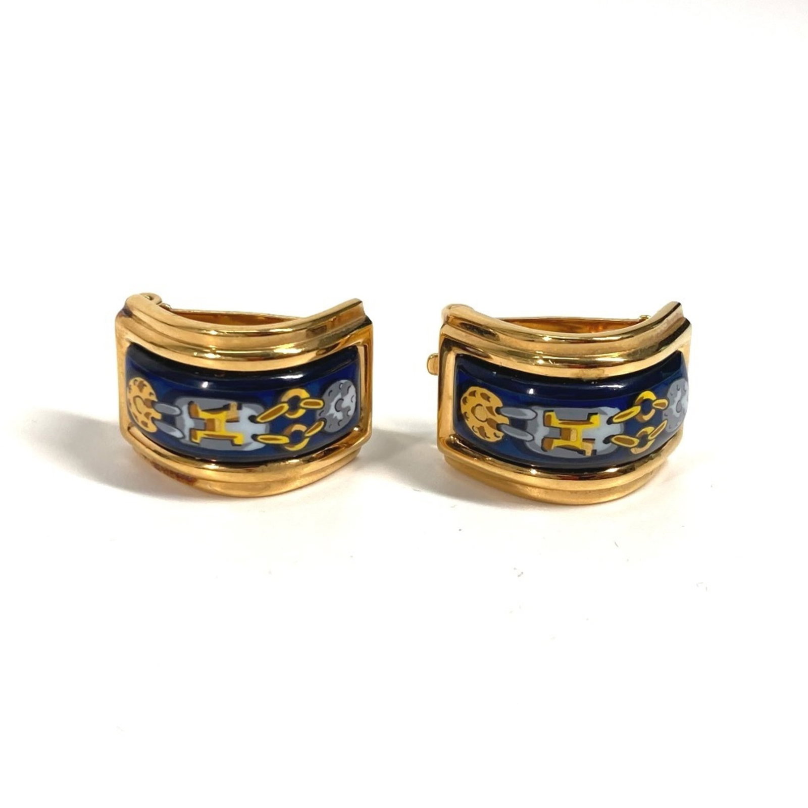Hermes Clip Earrings Gold Plating: Hermes Clip Earrings Gold Plating Gold-plated clip earrings from Hermes, featuring blue color and measuring 20.00mm x 14.00mm in size, come with a box for storage. These elegant earrings showcase the 