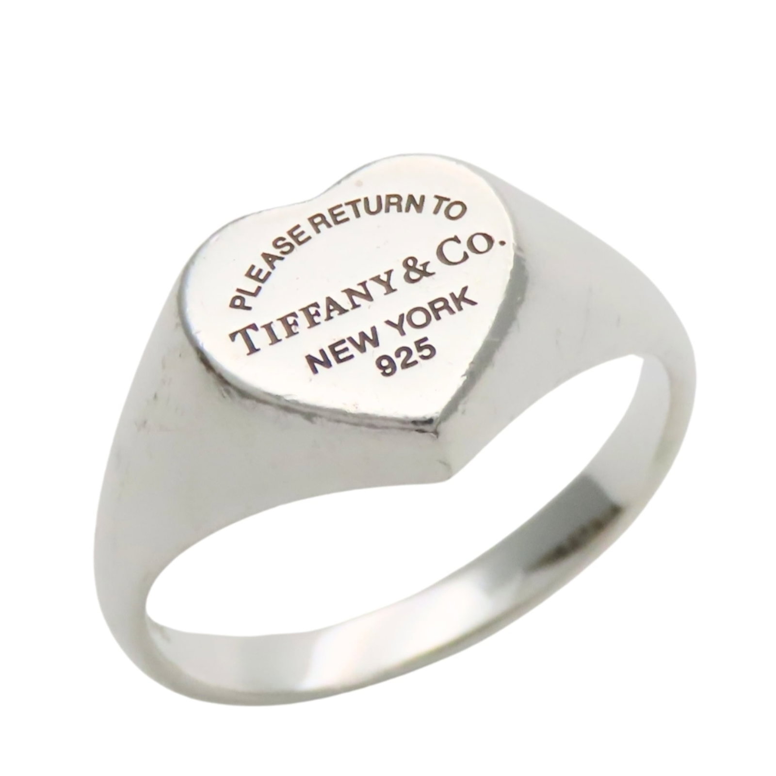 Silver band ring Tiffany 925: Silver band ring Tiffany 925 Silver band ring from Tiffany Line, featuring a classic heart design in sterling silver (925). This elegant ring weighs 6.3g and measures 8.5 US size. Made with high-quali
