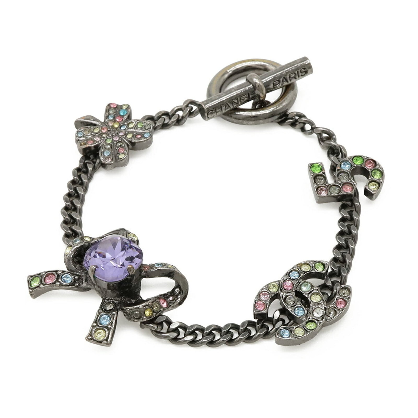 Chanel Charm Bracelet Metal: Chanel Charm Bracelet Metal Metal charm bracelet from Chanel, featuring multi-color design and measuring 19cm in length. This charm bracelet showcases the iconic style of the luxury brand. Made from m