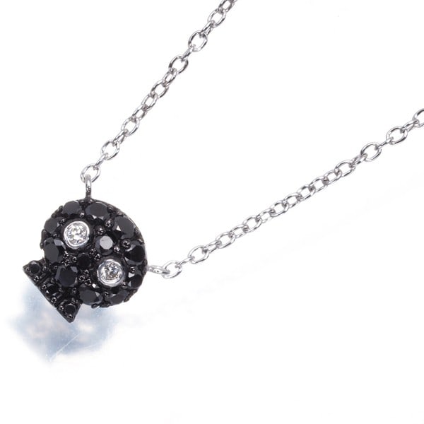 Ponte Vecchio Necklace Clear&Blackdiamond 0.01Ct/ 0.14Ct Skull 18K Wg: Ponte Vecchio Necklace Clear&Blackdiamond 0.01Ct/ 0.14Ct Skull 18K Wg Ponte Vecchio's Clear&Blackdiamond necklace showcases a stunning combination of natural beauty. The 18k white gold pendant