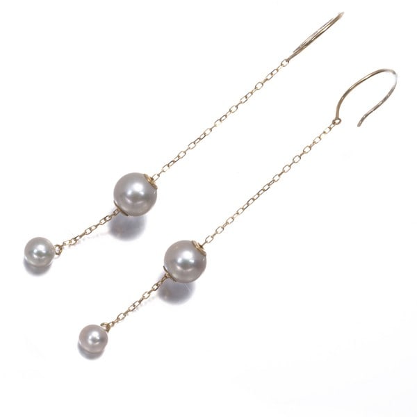 Akoya pearl earrings drop 4.8-6.8mm yellow gold 18k Vendome hook: Akoya pearl earrings drop 4.8-6.8mm yellow gold 18k Vendome hook Yellow gold 18k Vendome hook earrings feature an Akoya pearl drop in a range of approximately 4.8-6.8mm, adding a touch of elegance to