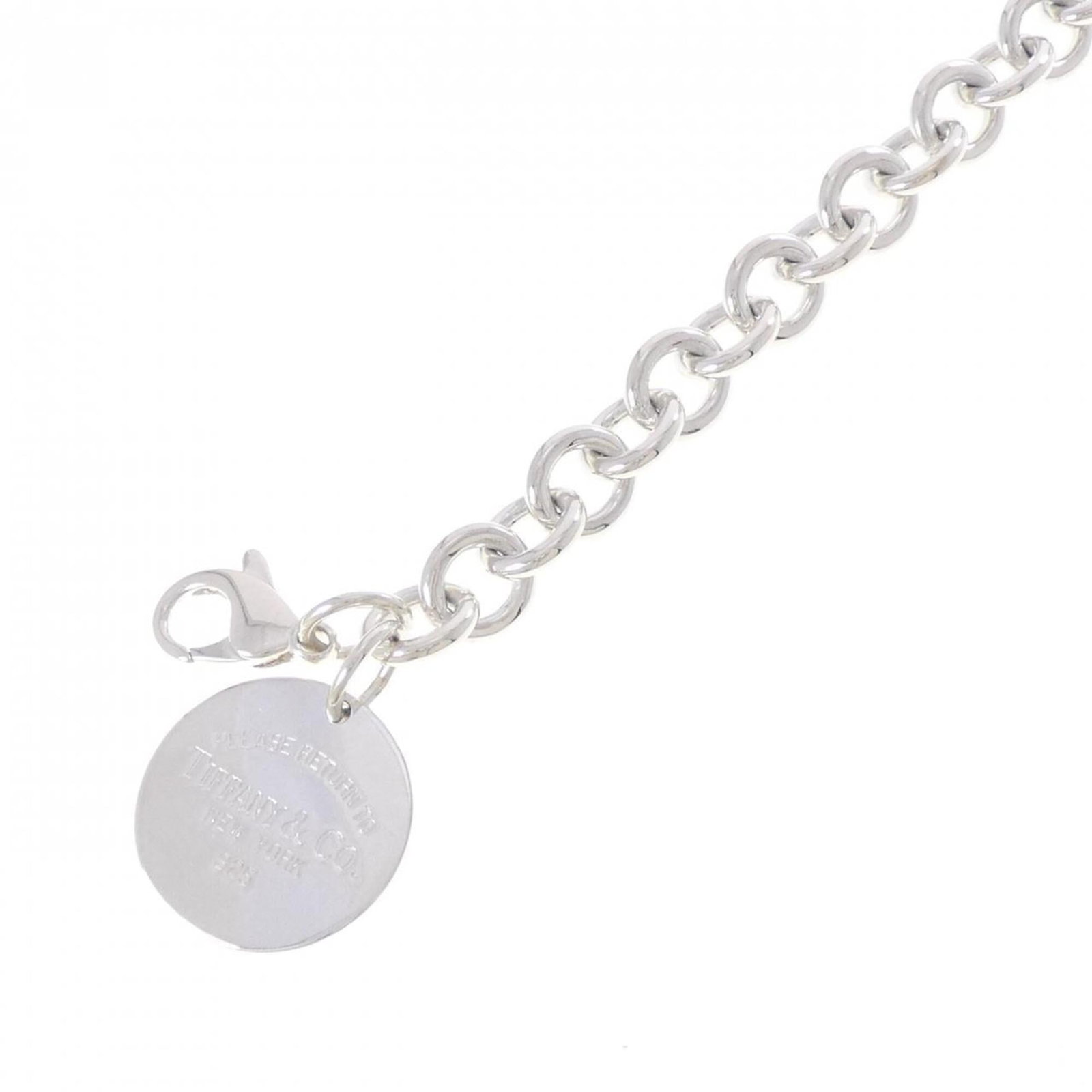 Tiffany Charm Bracelet Silver 925: Tiffany Charm Bracelet Silver 925 Silver 925 Tiffany Charm Bracelet, measuring 19cm in length. This charm bracelet features the iconic Tiffany brand and is made from high-quality silver. Its sleek des