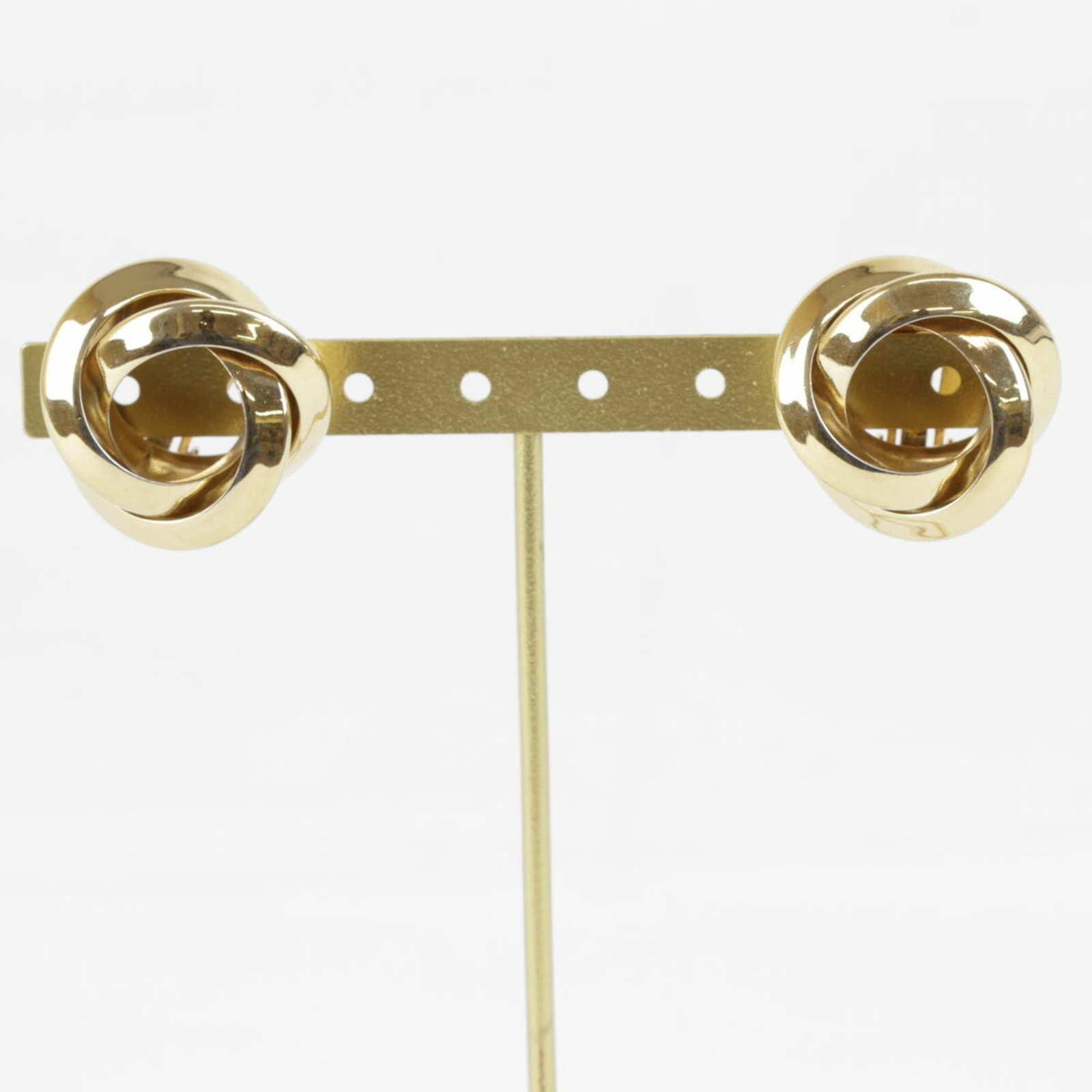 Clip Earrings Metal: Clip Earrings Metal Clip earrings in gold metal, measuring 30.00mm x 30.00mm. Designed by Givenchy, these clip earrings showcase a sleek and modern aesthetic. Made from high-quality metal, they add a 