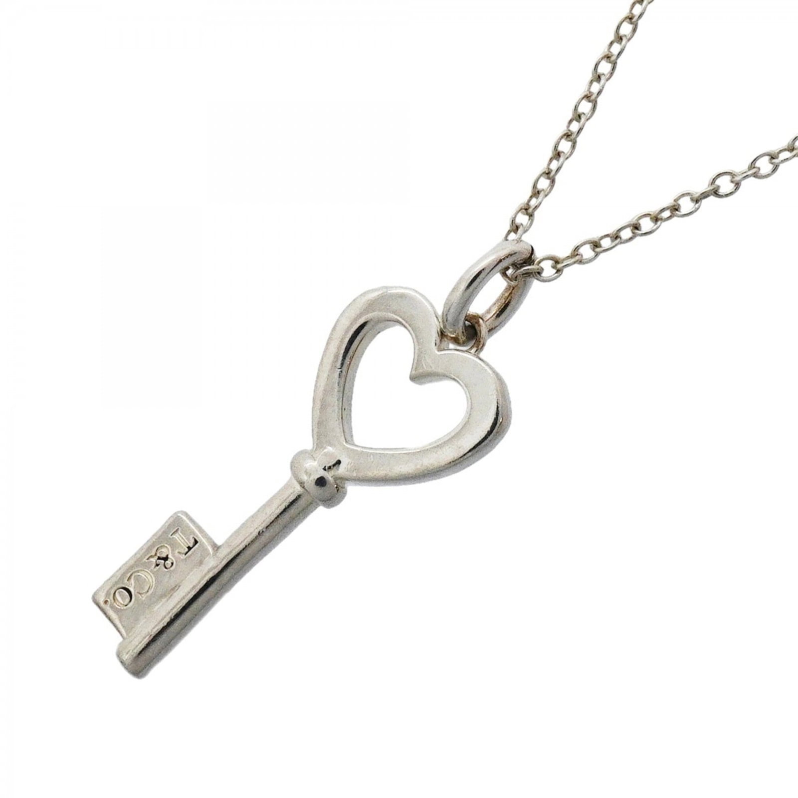 Tiffany & Co. Heart Key Necklace Sterling Silver 925 Women'S: Tiffany & Co. Heart Key Necklace Sterling Silver 925 Women'S Sterling silver necklace with a heart-shaped pendant, crafted from 925 quality metal. The necklace features a classic design and measures 4