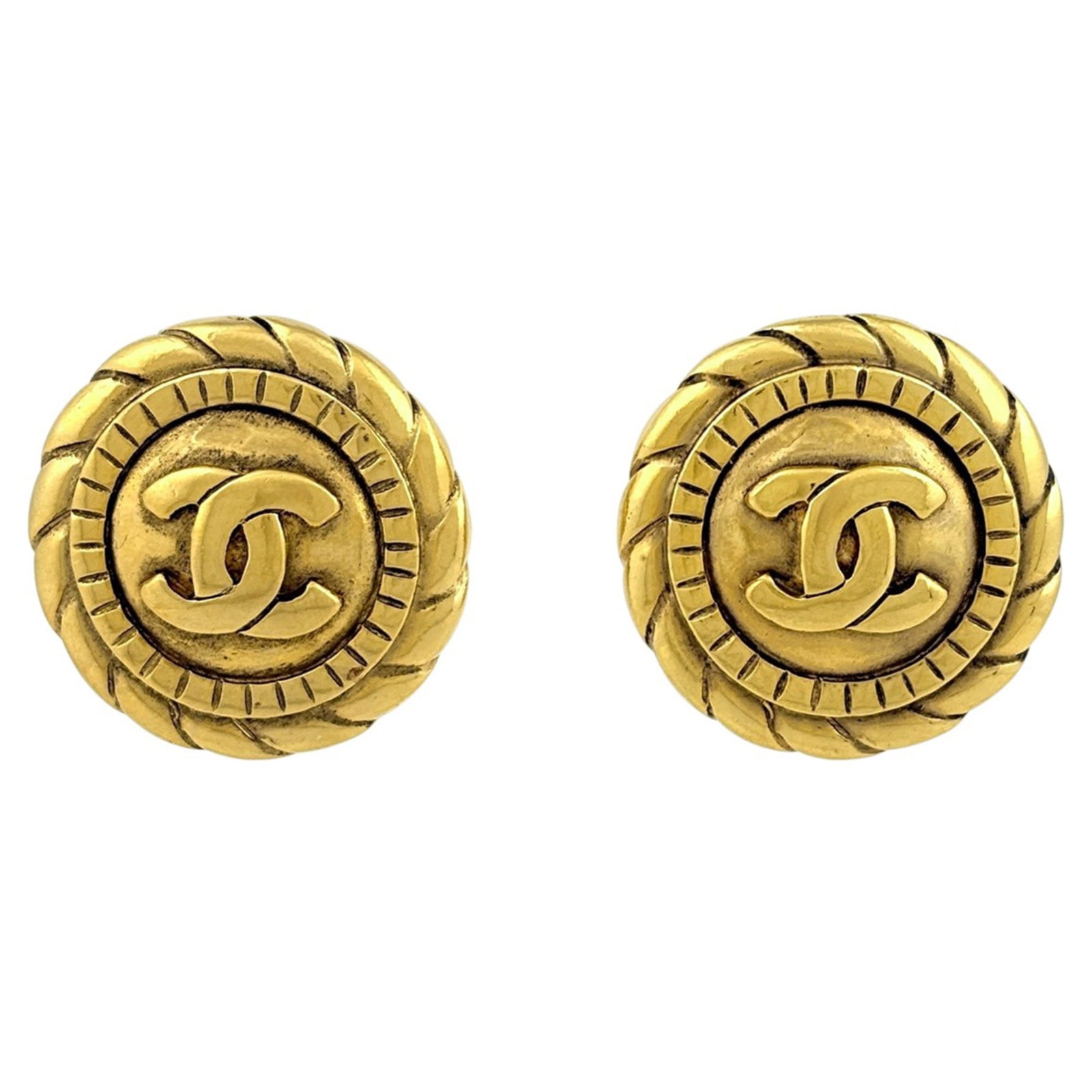 Chanel Clip Earrings Gold Plating: Chanel Clip Earrings Gold Plating Chanel Clip Earrings Gold Plating are delicate, gold-plated clip earrings with a subtle presence. Measuring just 2.70mm x 2.70mm, they add a touch of understated eleg