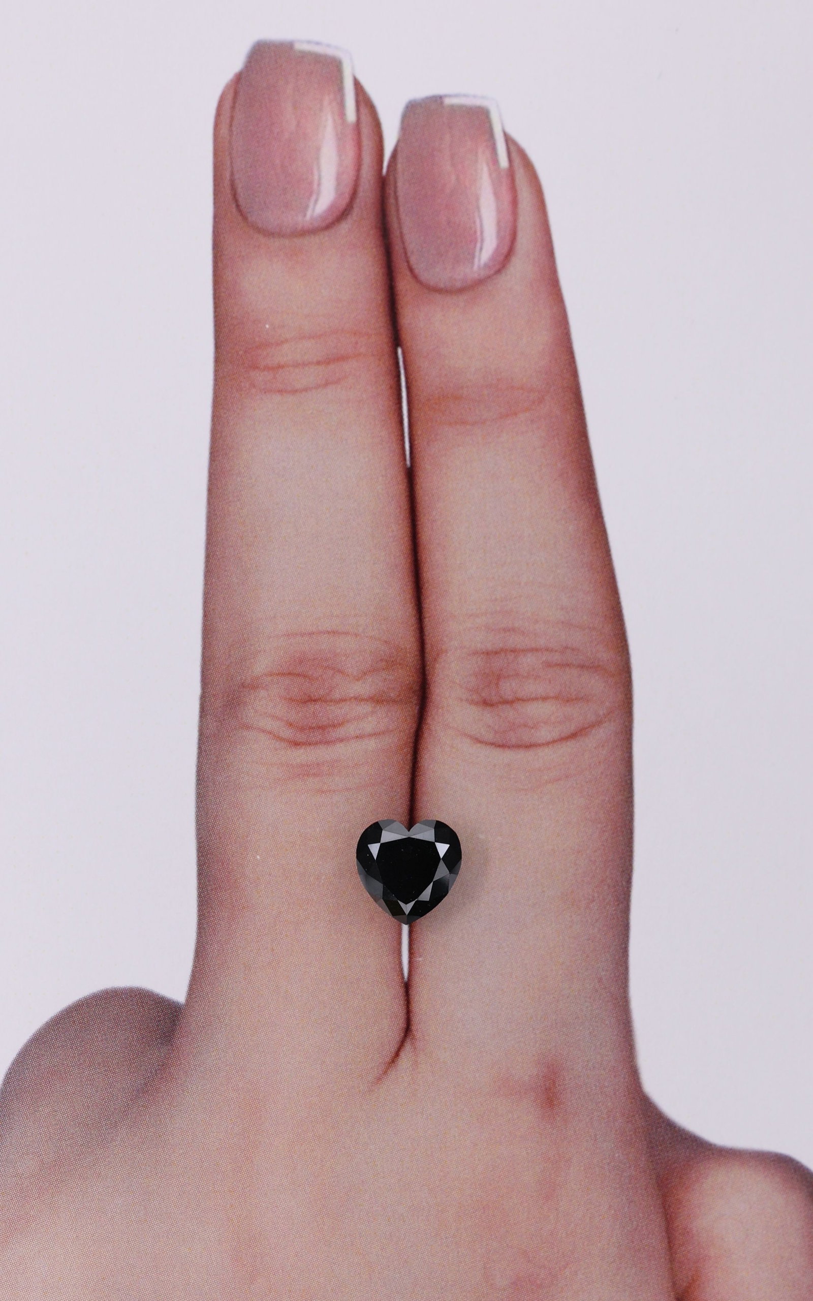 Heart 1.82ct Fancy Black VVS2 - Loose Natural Diamond: Heart 1.82ct Fancy Black VVS2 - Loose Natural Diamond 1.82ct Fancy Black VVS2 - Loose Natural Diamond, boasting exceptional clarity and polish, showcases its unique beauty in its sleek black hue.