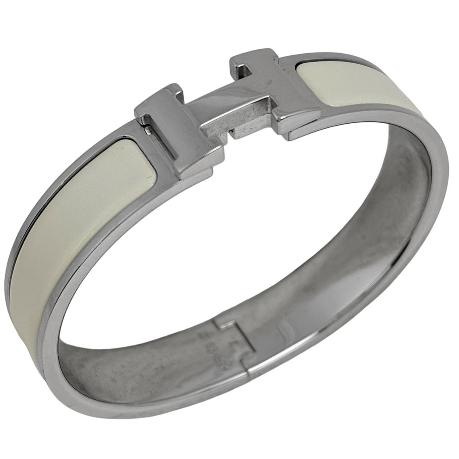 Metal bracelet from Hermes: Metal bracelet from Hermes Silver and White Metal Charm Bracelet from Hermes, measuring 16cm in length. This charm bracelet showcases the iconic style of the luxury brand, with its sleek metal design 