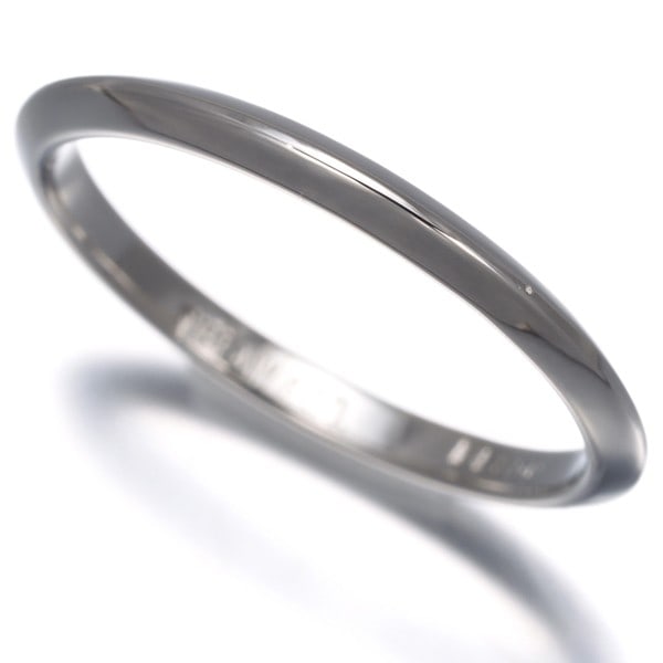 Tiffany&Co. Ring Knife Edge Us5.25-5.5 950 Platinum: Tiffany&Co. Ring Knife Edge Us5.25-5.5 950 Platinum Tiffany & Co.'s platinum ring features a distinctive knife edge design, showcasing the brand's signature style. This elegant band boasts a slender p
