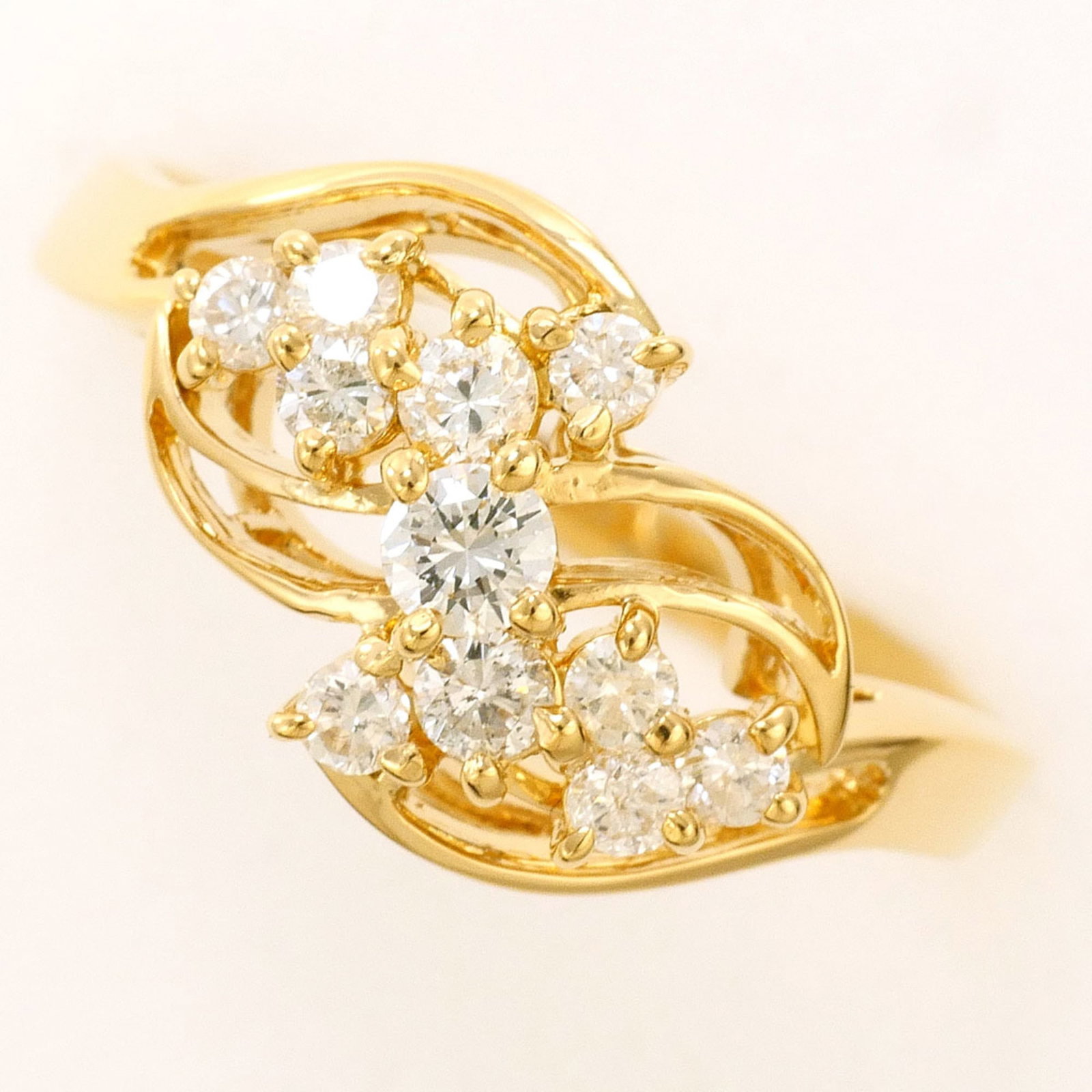 Unbranded Band Ring Yellow Gold (18K): Unbranded Band Ring Yellow Gold (18K) Yellow gold band ring with a diamond weighing 0.41 carats, set in 18K metal and available in US size 6.5. This unbranded piece boasts a sleek design with a width 