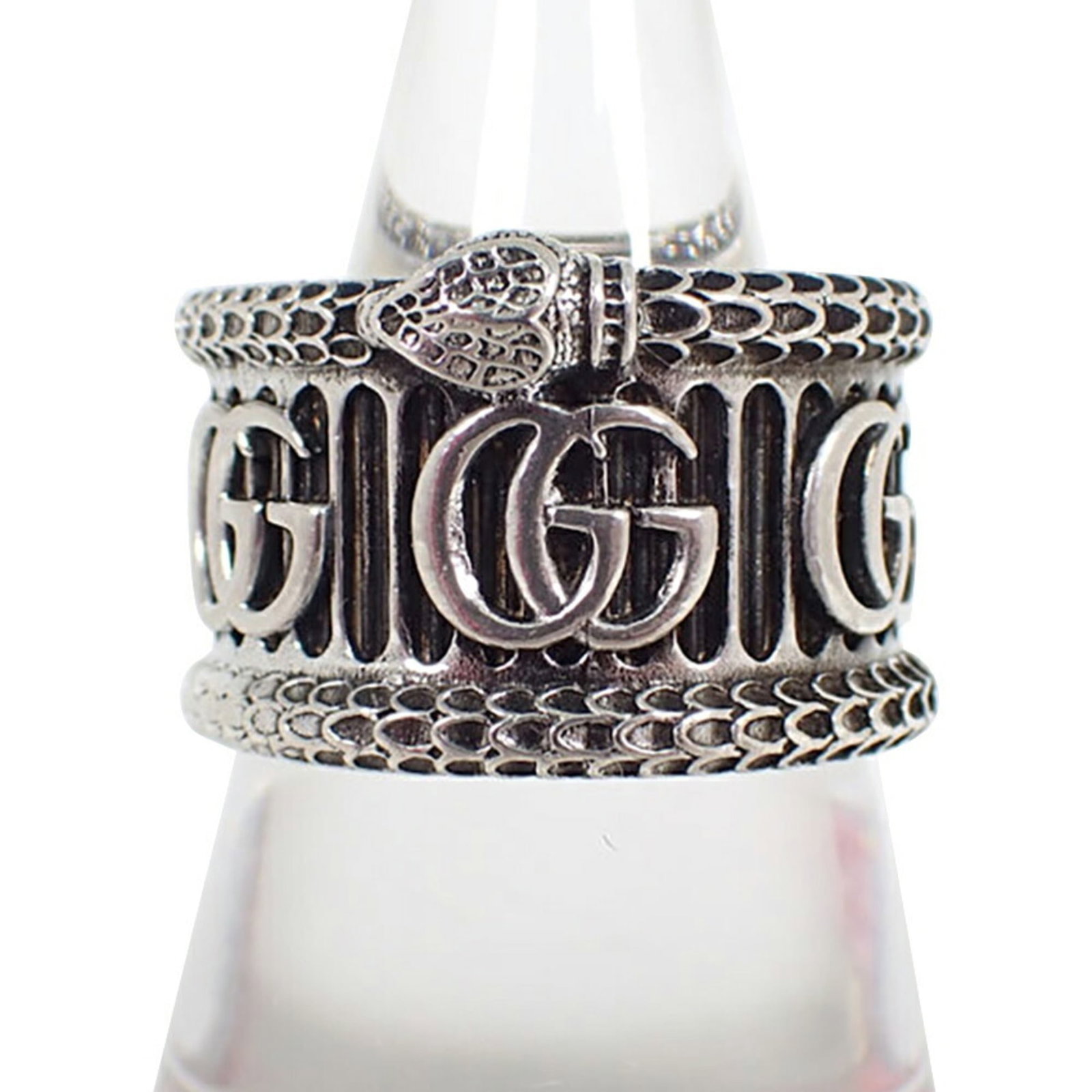 Ring in sterling silver 925 by Gucci: Ring in sterling silver 925 by Gucci Sterling silver band ring from Gucci, featuring high-quality craftsmanship in 925 material. This elegant design boasts classic style with a timeless appeal, suitab