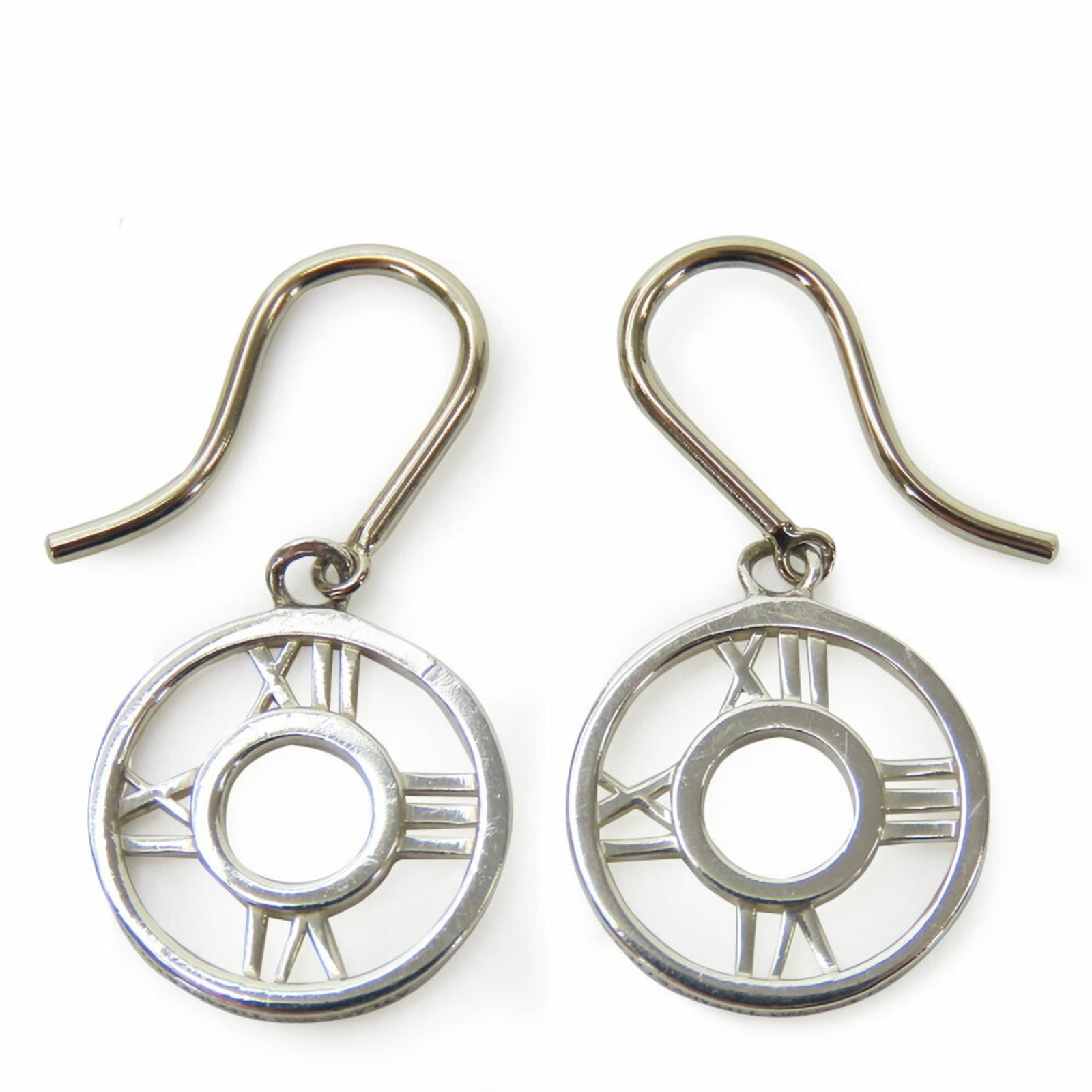 Silver Tiffany Drop Earrings 925: Silver Tiffany Drop Earrings 925 Silver Tiffany Drop Earrings 925 are crafted from high-quality silver, measuring 13.20mm x 13.20mm and weighing 2.19g. The elegant drop earrings showcase a sleek