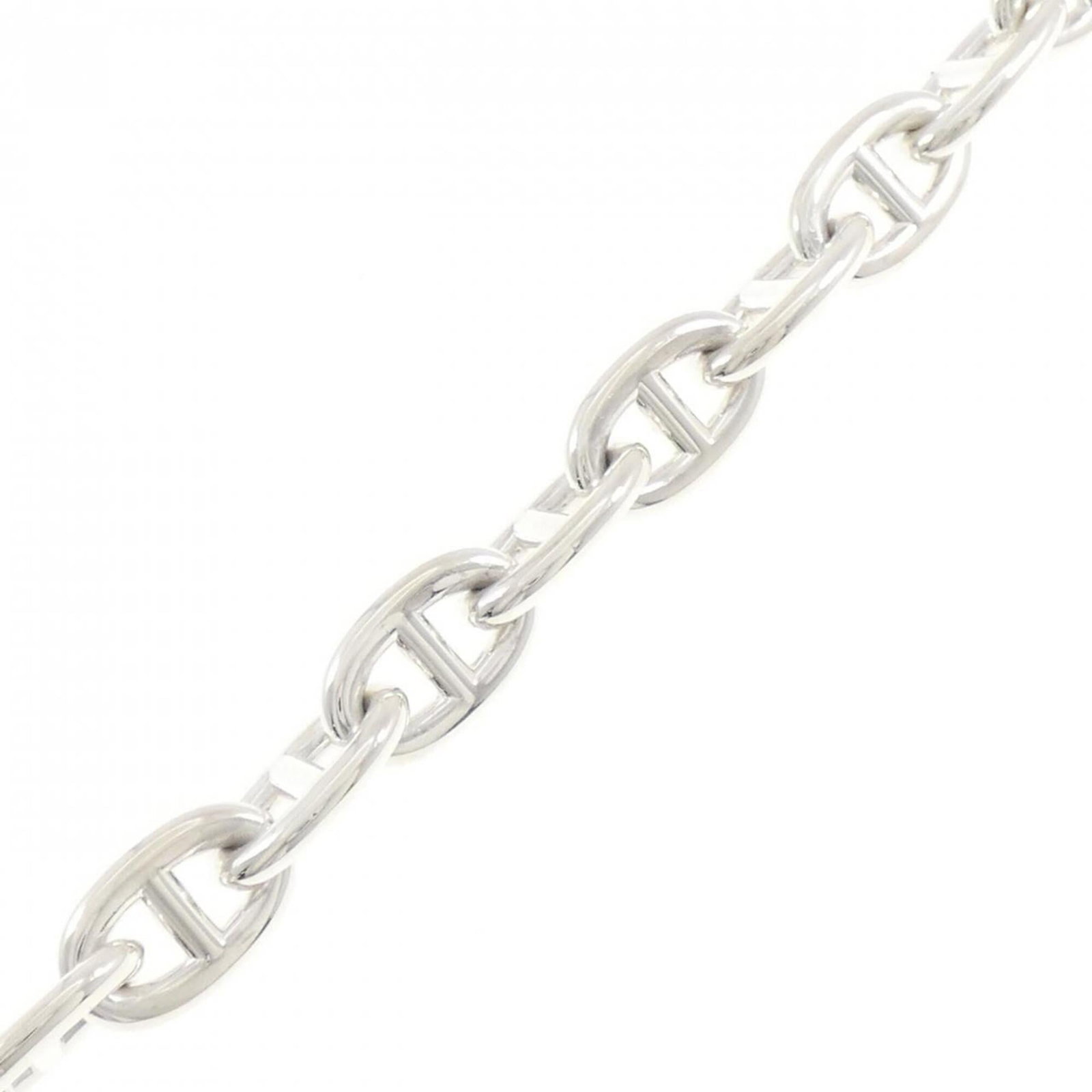 Silver Charm Bracelet Hermes: Silver Charm Bracelet Hermes Silver Charm Bracelet Hermes bears a signature. Made from high-quality silver, this charm bracelet features a sleek design with a length of 17cm. The 925 material ensures