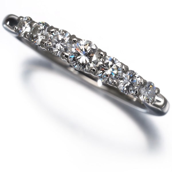 Monnickendam Ring Diamond 0.53Ct 7P Us6 900 Platinum: Monnickendam Ring Diamond 0.53Ct 7P Us6 900 Platinum The Monnickendam Ring features a stunning 0.53ct diamond set in 900 platinum, showcasing exceptional craftsmanship and attention to detail. This el
