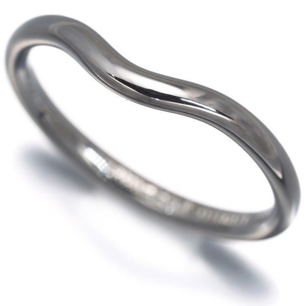 Tiffany&Co. Ring Curved Band Us5.25-5.5 950 Platinum: Tiffany&Co. Ring Curved Band Us5.25-5.5 950 Platinum Tiffany & Co.'s iconic Curved Band Ring features a sleek, curved design crafted from 950 platinum. This timeless piece boasts a slender 2.0mm