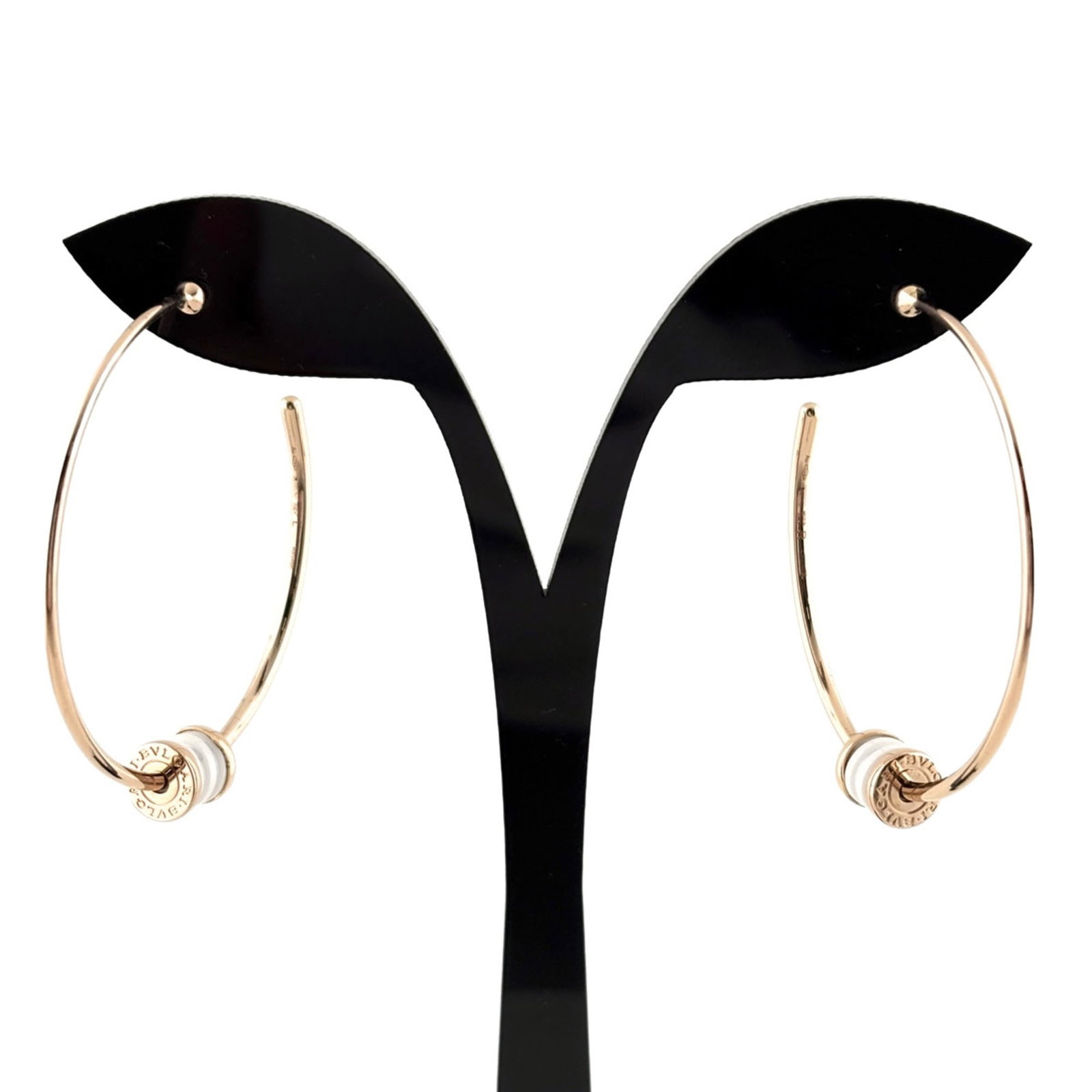 Bvlgari Hoop Earrings Ceramic: Bvlgari Hoop Earrings Ceramic Bvlgari's Hoop Earrings Ceramic are crafted from 18K gold and feature a striking ceramic design, with a diameter of 42.7mm that adds a touch of elegance to any outfit. Th