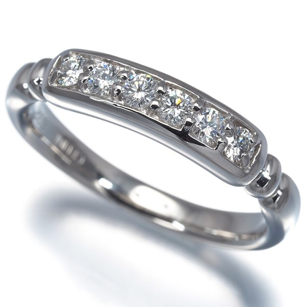 Celine Ring Diamond 0.32Ct 6P Us7.75 900 Platinum: Celine Ring Diamond 0.32Ct 6P Us7.75 900 Platinum Platinum ring featuring a natural diamond with a weight of 0.32ct, set in a 6-prong design on a US7.75 ring size band with a base metal purity of 900.