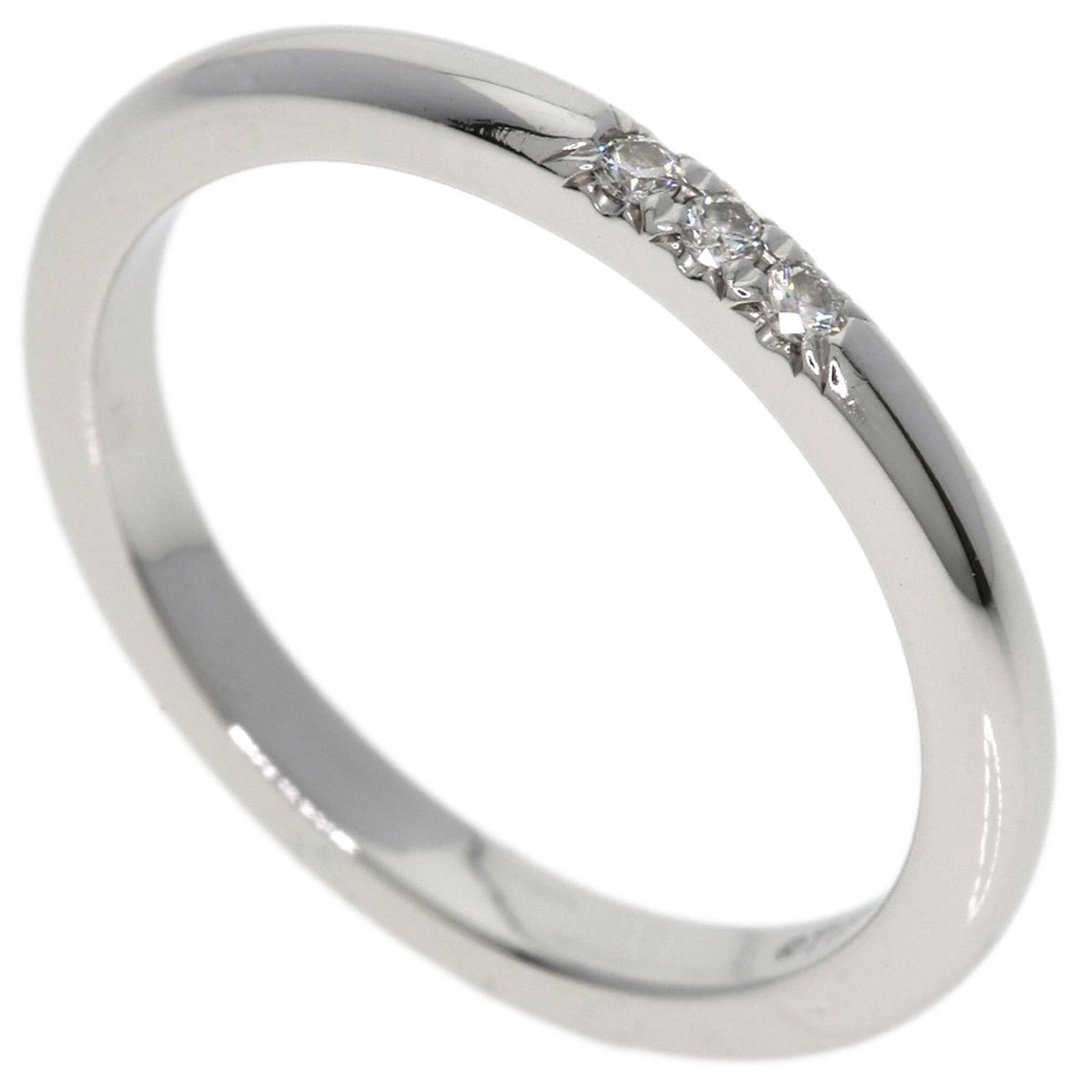 Ring Tiffany Band: Ring Tiffany Band Tiffany Type band ring in US Size 3.5, bearing the signature of its creator. This classic design features a timeless elegance that suits various styles and occasions. A simple yet