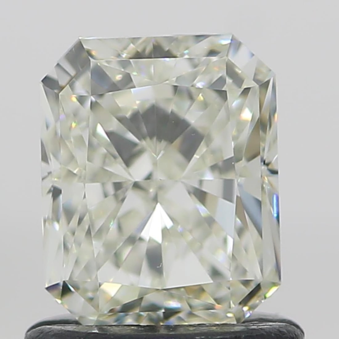 GIA Radiant 1.05ct L VVS2 - Loose Natural Diamond: GIA Radiant 1.05ct L VVS2 - Loose Natural Diamond GIA certification ensures the diamond's quality and origin. This loose natural diamond boasts exceptional clarity with a VVS2 grade, making it a