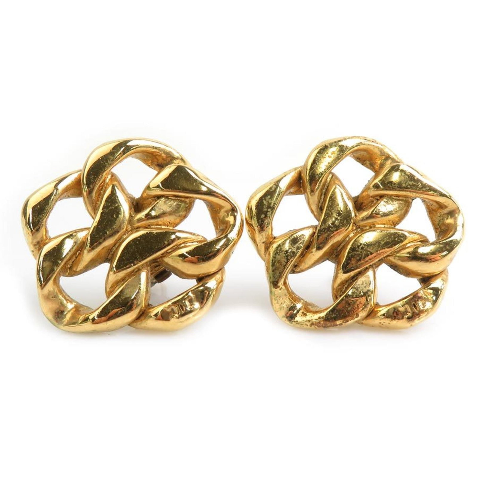 Metal clip earrings by Chanel: Metal clip earrings by Chanel Metal clip earrings by Chanel, featuring a gold metal design with dimensions of 37.00mm x 37.00mm. These classic clip earrings are made from high-quality metal and showca