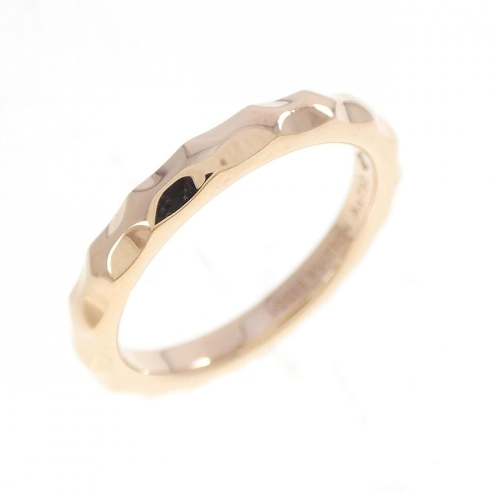 Louis Vuitton Band Pink Gold Ring 18K: Louis Vuitton Band Pink Gold Ring 18K Pink gold band ring from Louis Vuitton, featuring 18K material and a US size 4.5. This ring bears the brand's signature and comes in a 48 US size. Made from