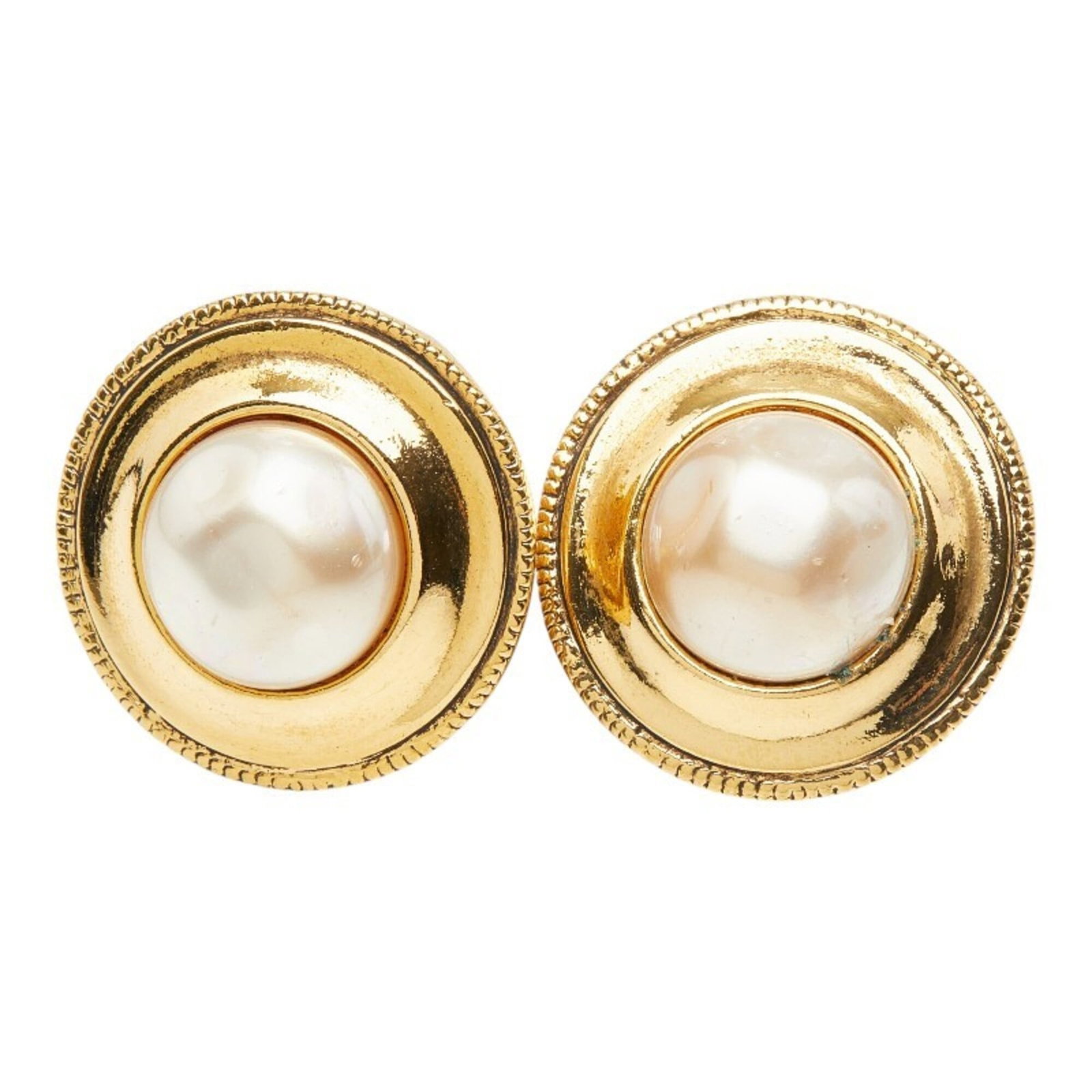 Chanel Clip Earrings Gold Plating: Chanel Clip Earrings Gold Plating Chanel's iconic clip earrings shine in gold plating, a timeless design that adds elegance to any outfit. With their compact size and sleek style, these earrings are p