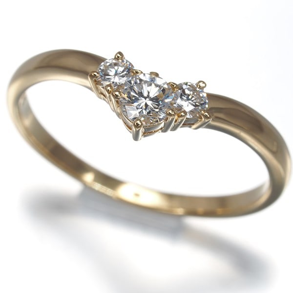 Diamond Ring Tasaki 0.22Ct 3P 750 Yellow 18K Us5: Diamond Ring Tasaki 0.22Ct 3P 750 Yellow 18K Us5 The TASAKI Diamond Ring features a stunning 0.22ct diamond set in 18k yellow gold, with a sleek design that showcases the stone's brilliance. This beau