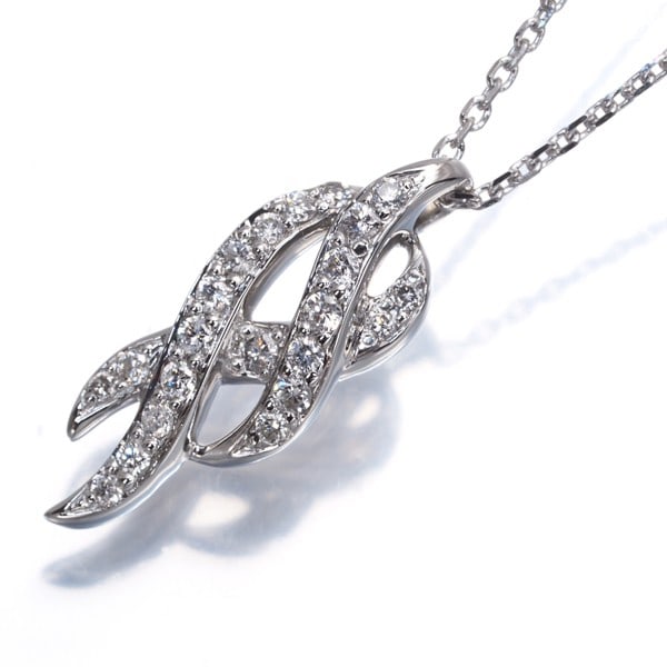 Vendome Necklace Diamond 0.14Ct 950 850 Platinum: Vendome Necklace Diamond 0.14Ct 950 850 Platinum Vendome Necklace Diamond 0.14Ct 950 850 Platinum - A stunning platinum pendant featuring a natural diamond, weighing a total of 0.14ct. The necklace bo