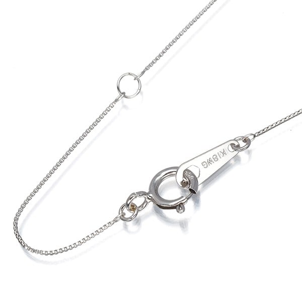 Chain Box 750 18K White Gold Necklace: Chain Box 750 18K White Gold Necklace 18k White Gold Chain Necklace with Elegant Design. This beautiful necklace features a chain made from high-quality 18k white gold, carefully crafted to create a s
